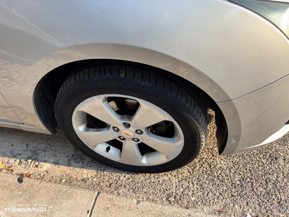 Chevrolet Cruze 1.6 LS - 19