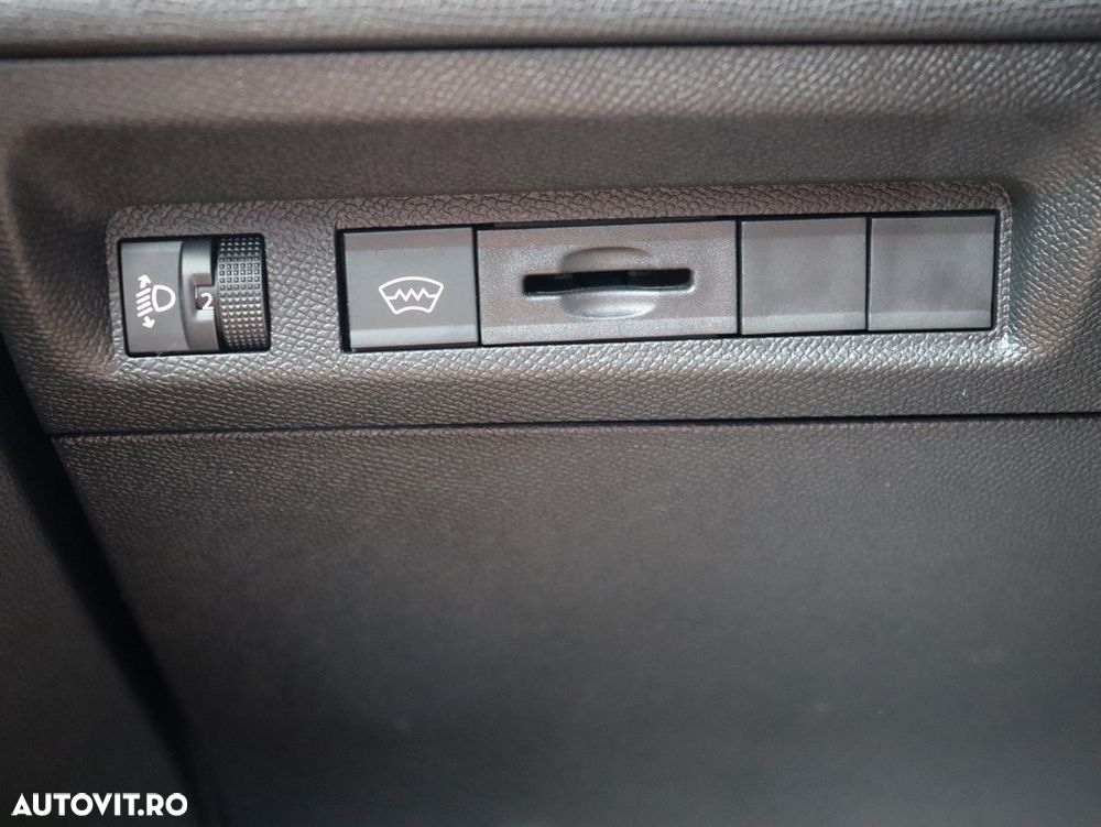 Peugeot 408 1.2L PureTech 130 S&S EAT8 Allure Pack - 12