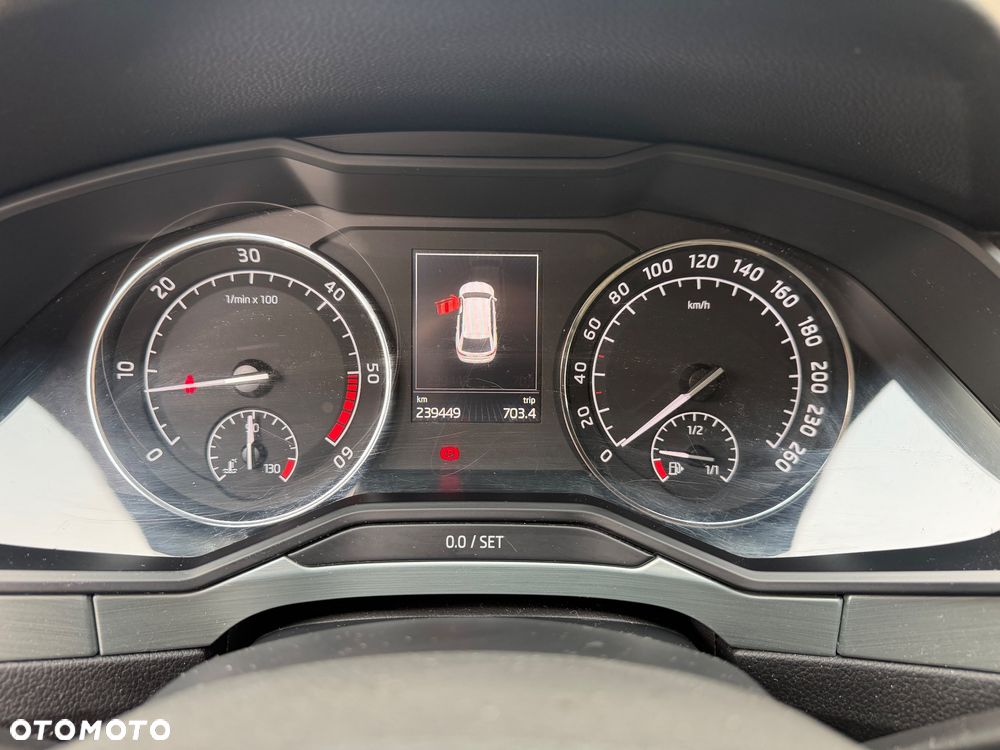 Skoda Superb 1.6 TDI GreenLine - 14