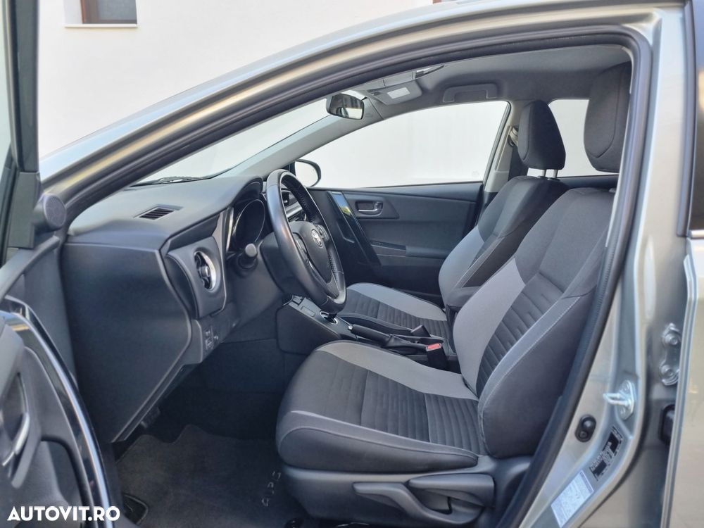 Toyota Auris 1.8 L VVT-i Sol + - 14