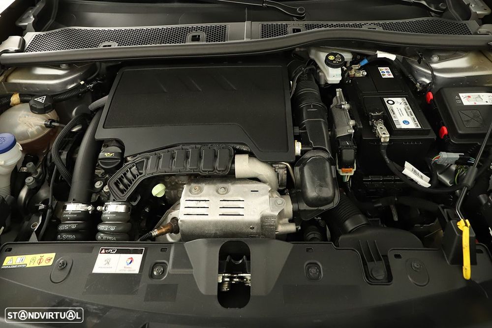 Peugeot 2008 1.2 PureTech GT EAT8 - 24