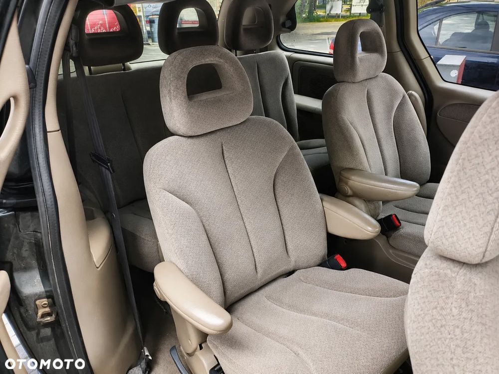 Chrysler Voyager 2.5L CRD LX - 6