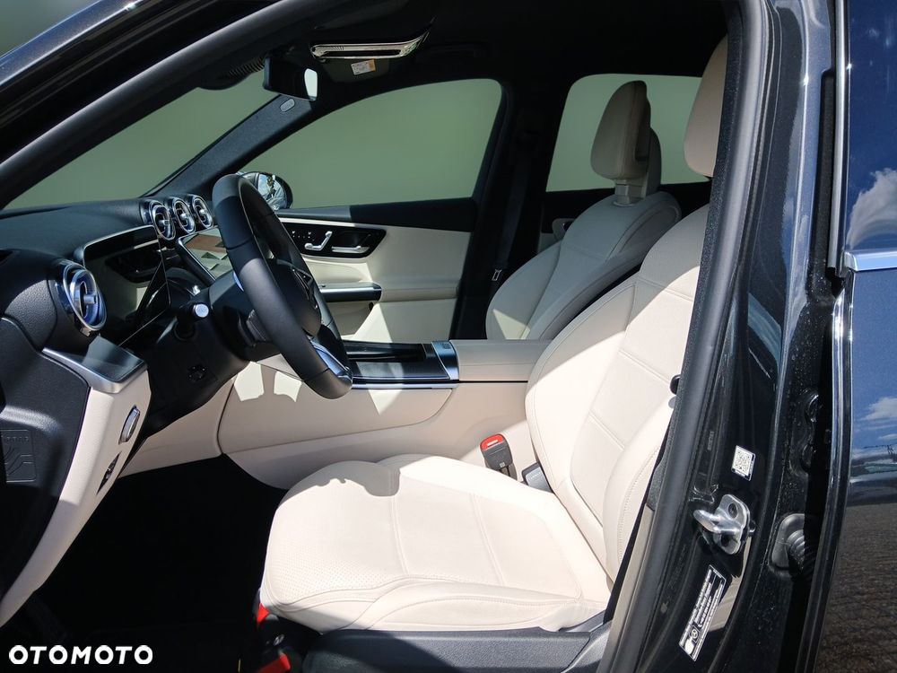 Mercedes-Benz GLC 300 e 4Matic 9G-TRONIC Avantgarde Advanced - 24