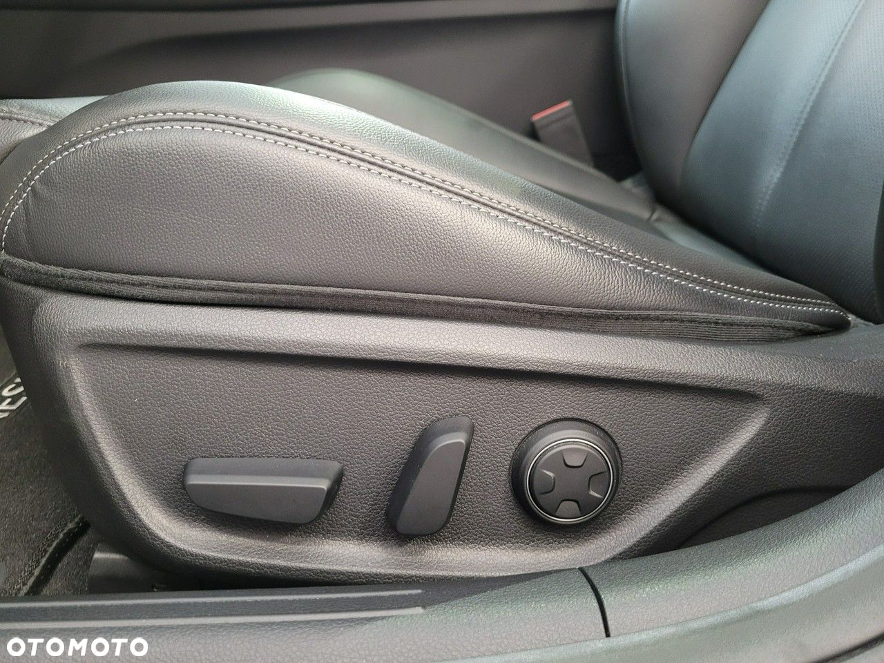 Genesis G70 - 33