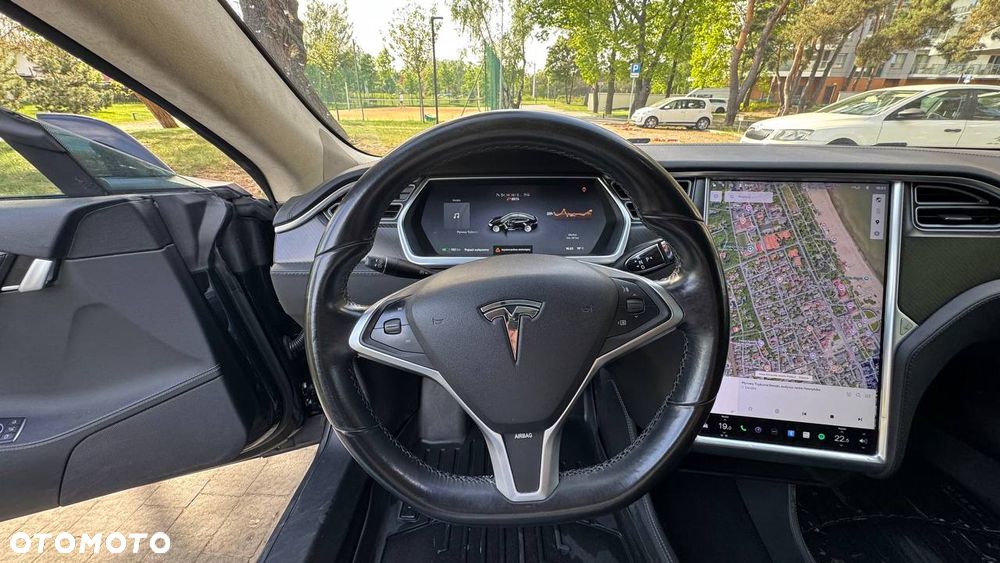 Tesla Model S - 11