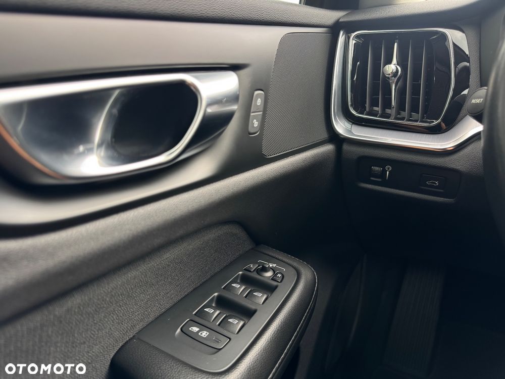 Volvo V60 D3 Geartronic Momentum Pro - 12