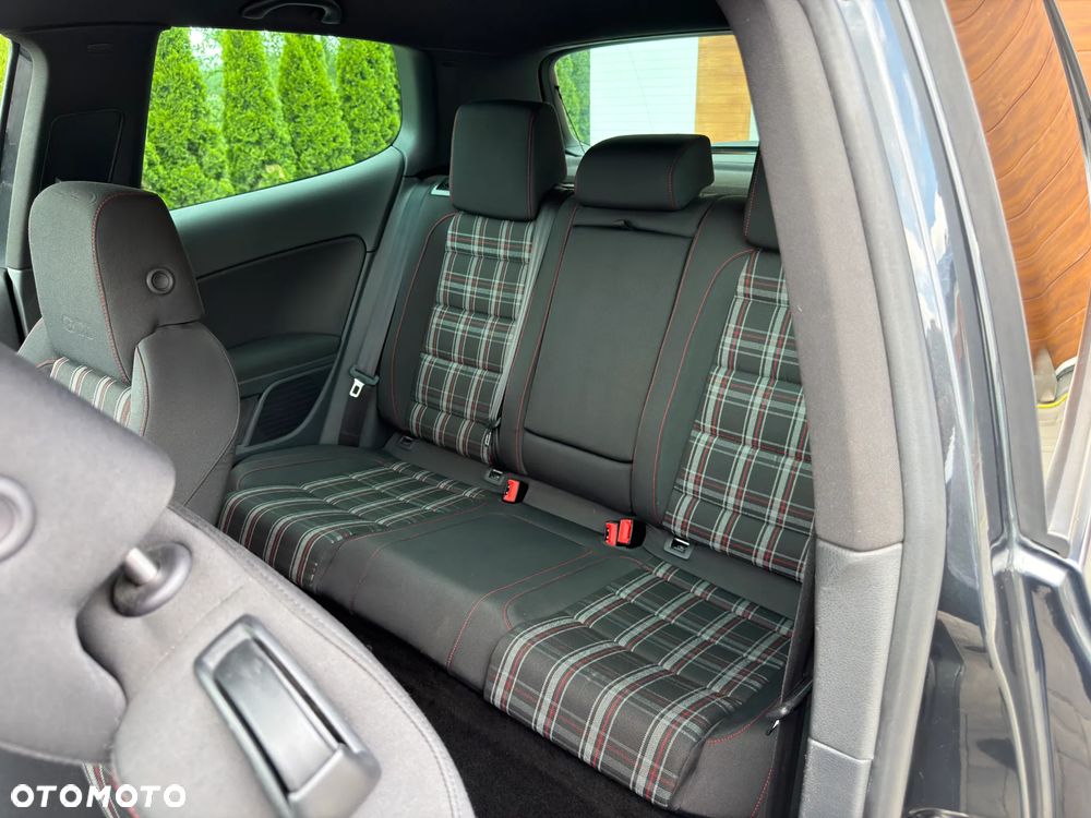 Volkswagen Golf 2.0 GTI - 34