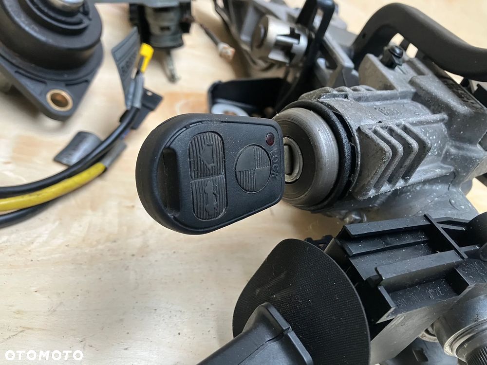 STACYJKA BMW E38 PRZED LIFT WKŁADKI ZAMEK RARYTAS KLUCZYK JAK NOWY !!! ZESTAW ZAMEK PRZYCISK KLAPY 1162655 1162716 8150240 8360401 8360292 8171469 - 2