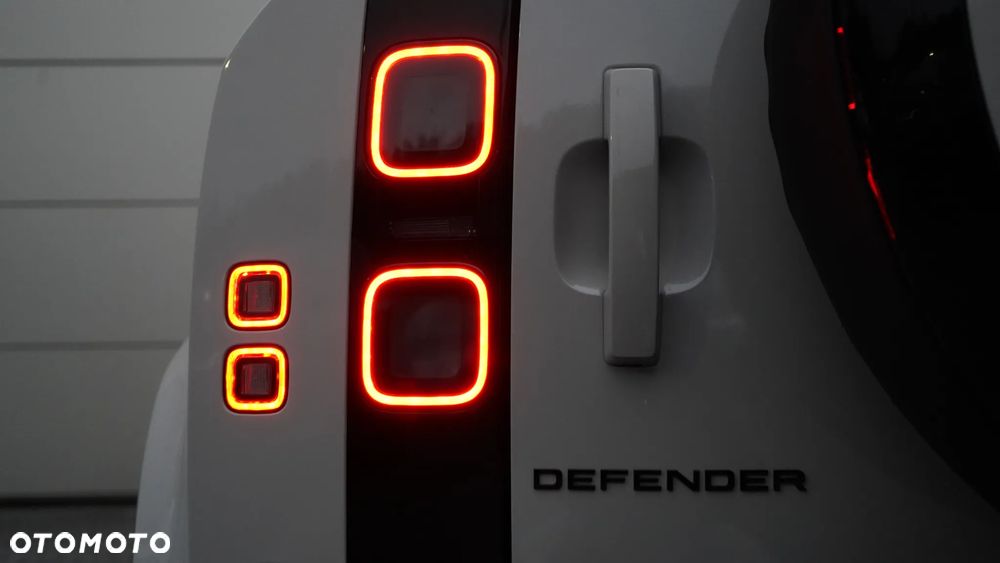 Land Rover Defender 3.0 D350 mHEV X-Dynamic HSE - 10