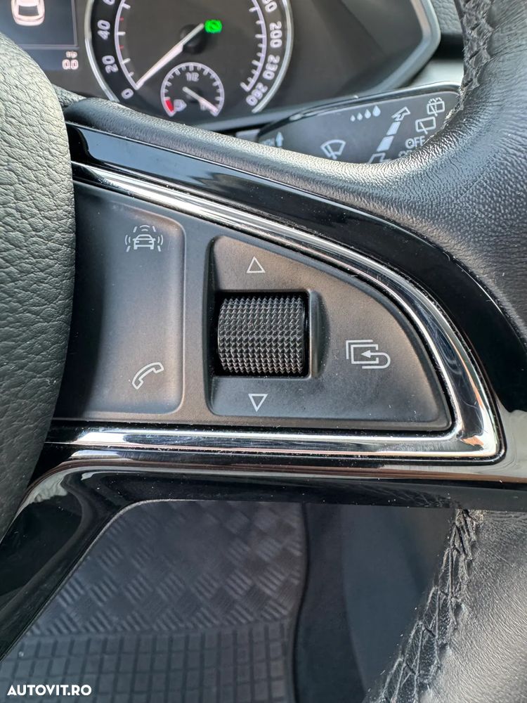 Skoda Superb Combi 1.6 TDI DSG Ambition - 26