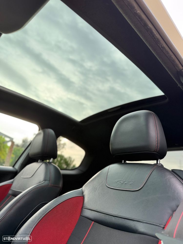 Peugeot 208 GTI 200 THP - 19