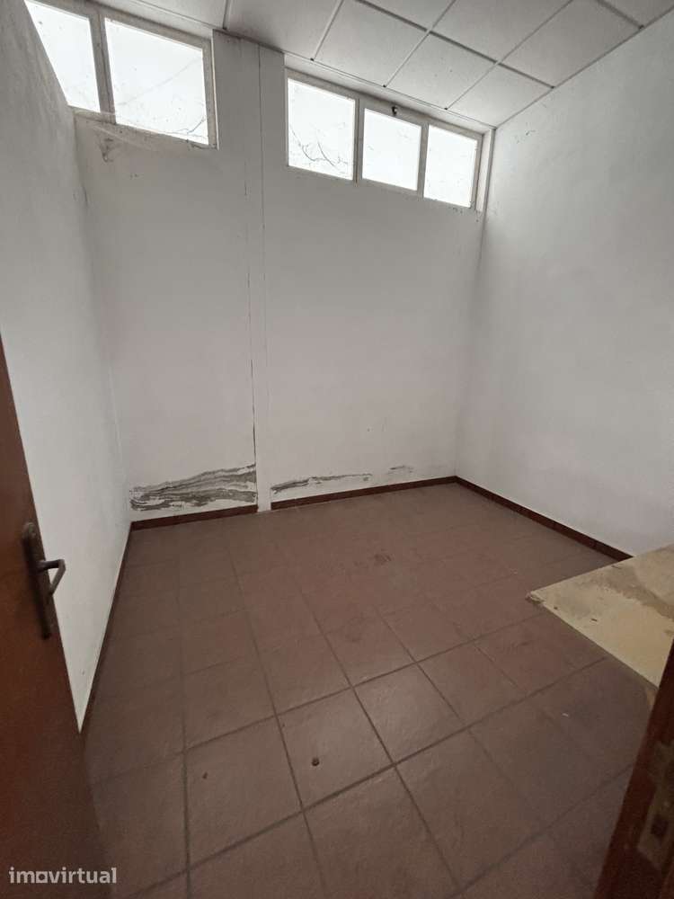 Armazém de 200 m² pronto a usar - Taíde, Póvoa de Lanhoso - Grande imagem: 5/8