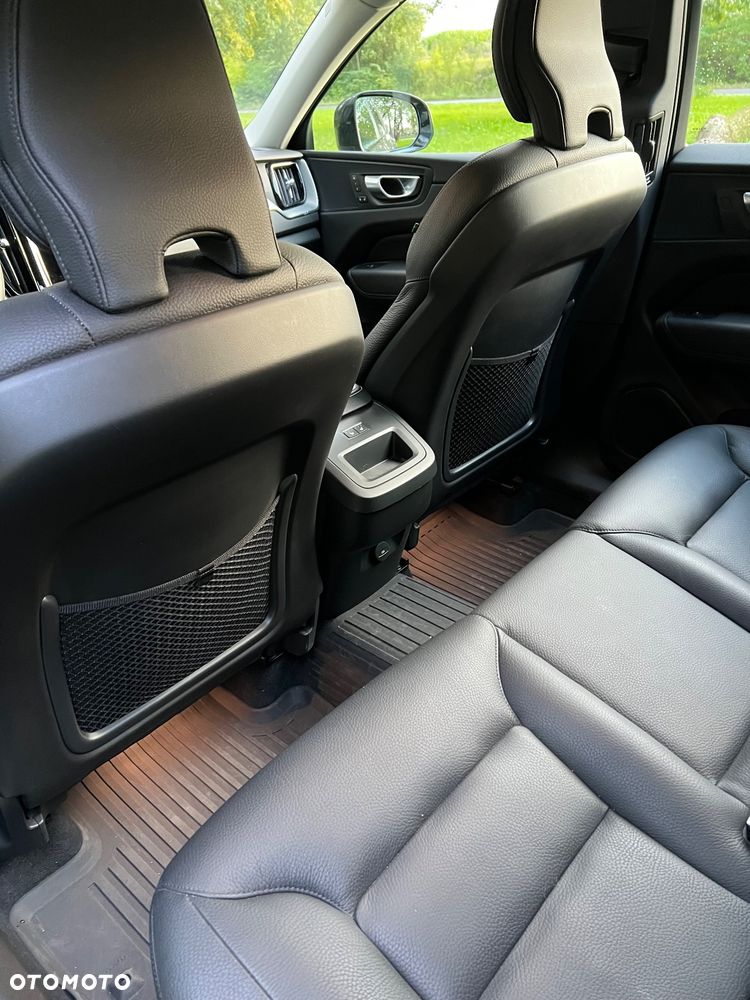 Volvo XC 60 B4 D Plus Dark - 11