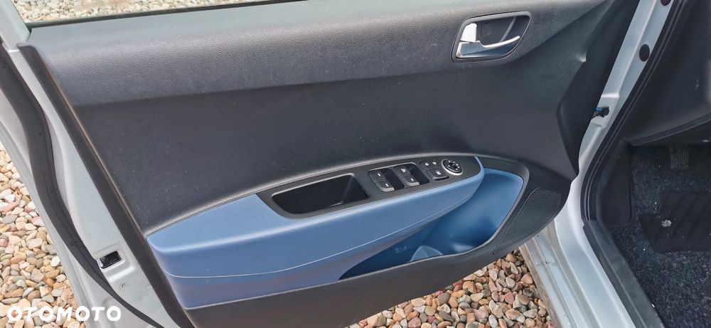 Hyundai i10 1.2 Fifa World Cup Edition - 26