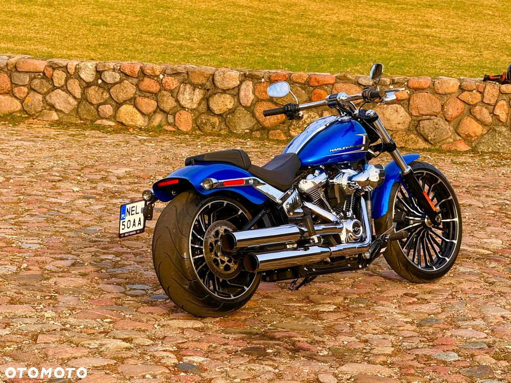 Harley-Davidson Softail Breakout - 19