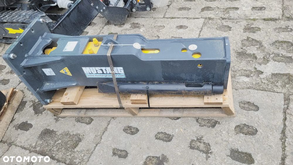 Młot wyburzeniowy hydrauliczny HM 702 Mustang - 3