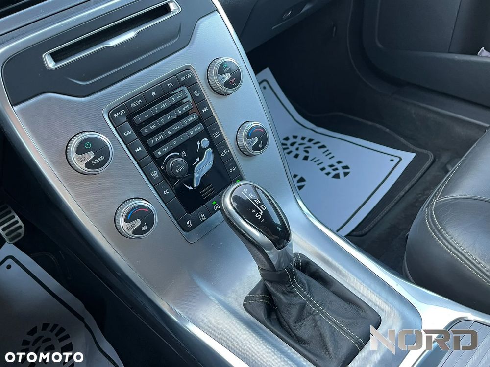 Volvo V70 D2 Geartronic Momentum - 21