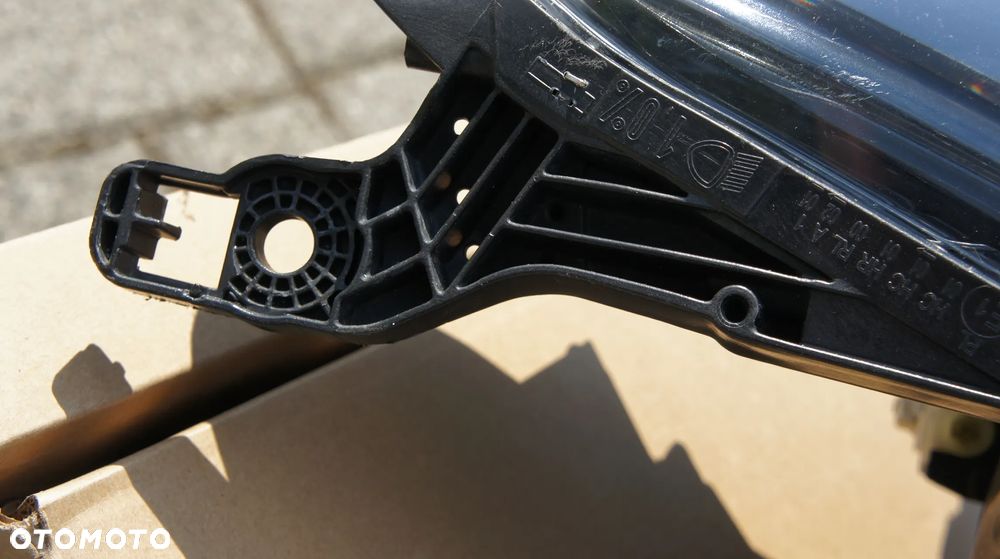 PRZEDNIA LEWA LAMPA RENAULT KADJAR LED 260609857R - 6