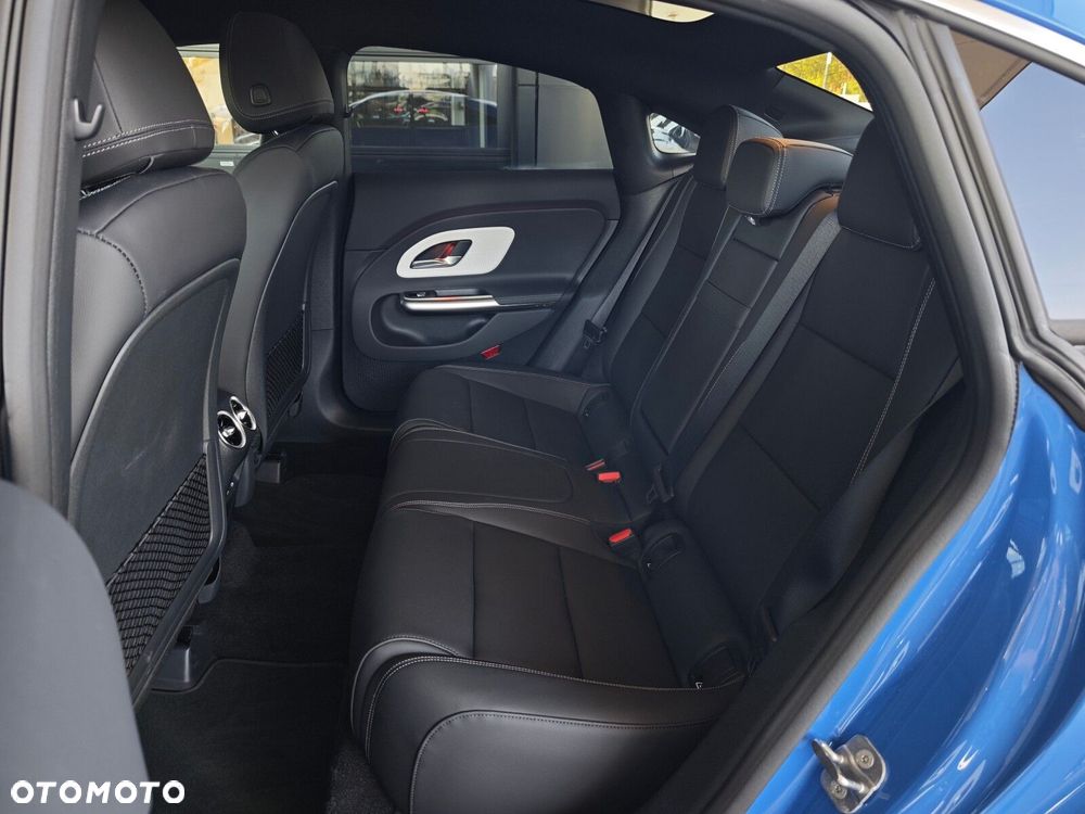 Mercedes-Benz CLA - 12