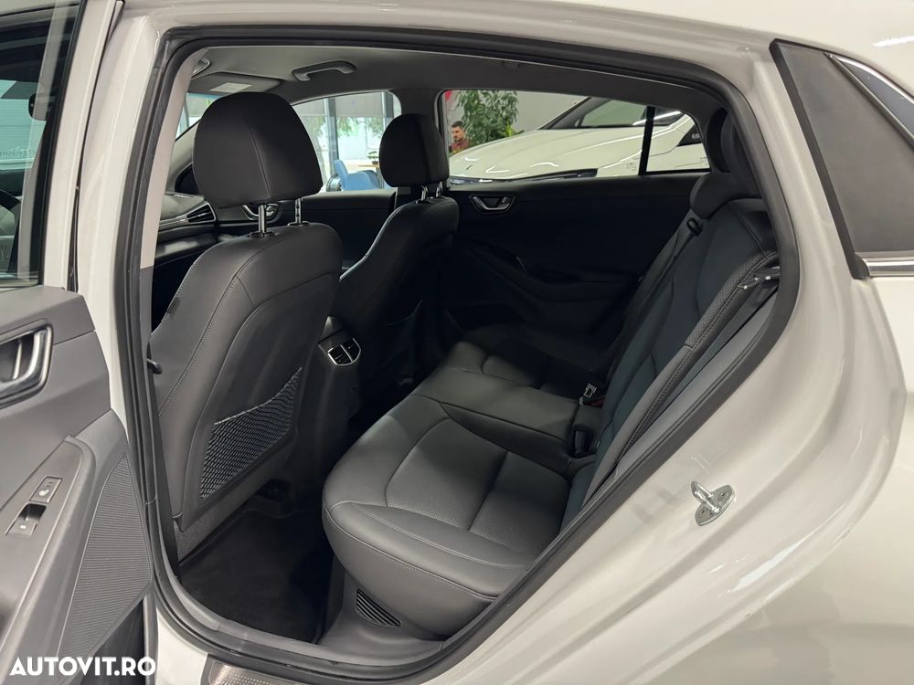 Hyundai IONIQ - 8