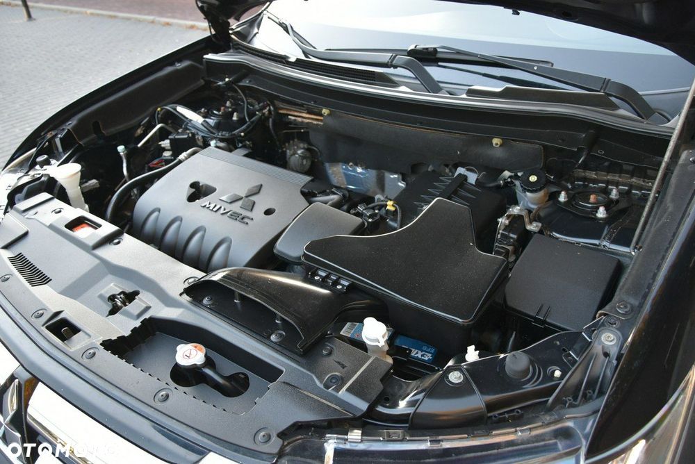 Mitsubishi Outlander 2.0 Instyle Navi 4WD CVT - 32