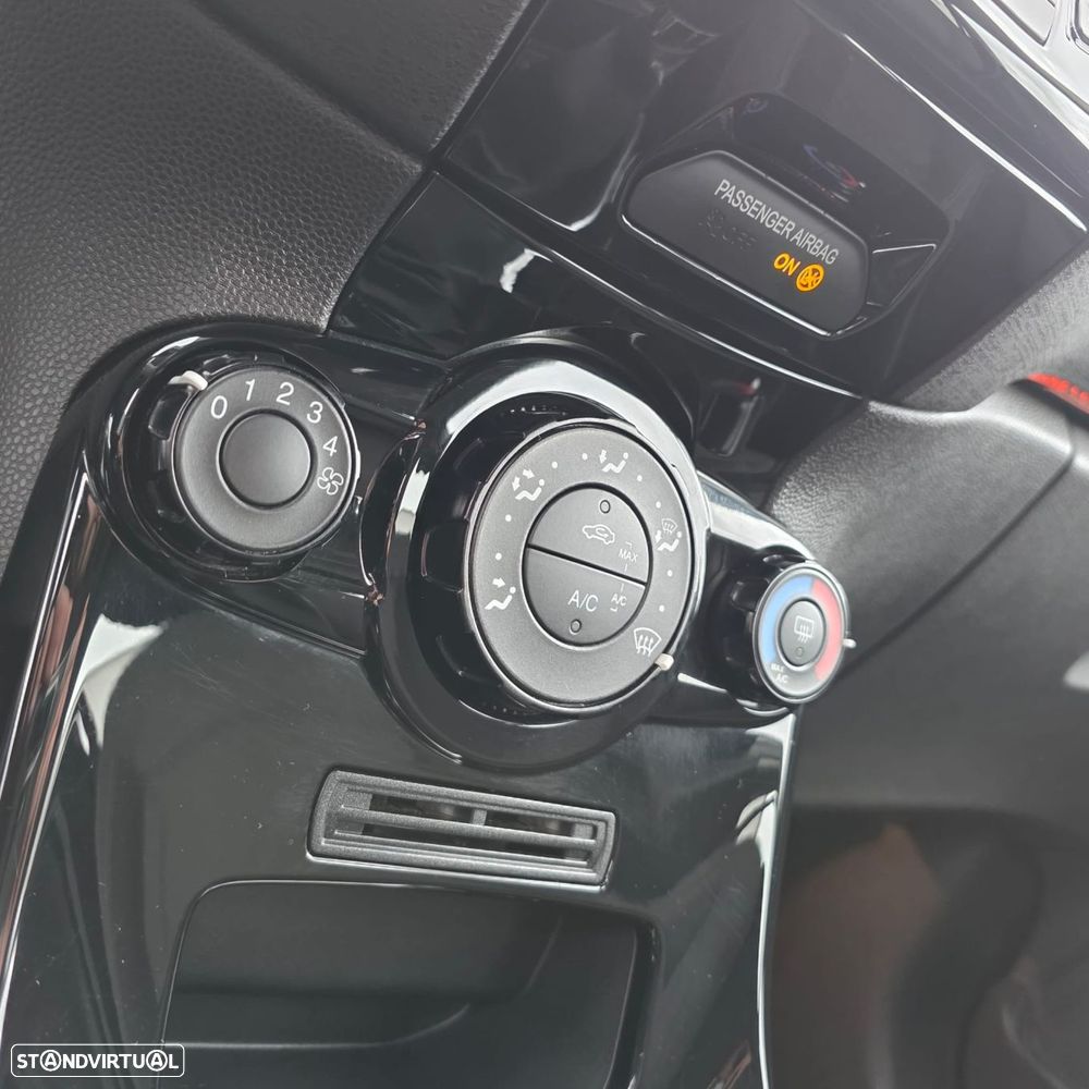 Ford Fiesta 1.5 TDCi Titanium - 23