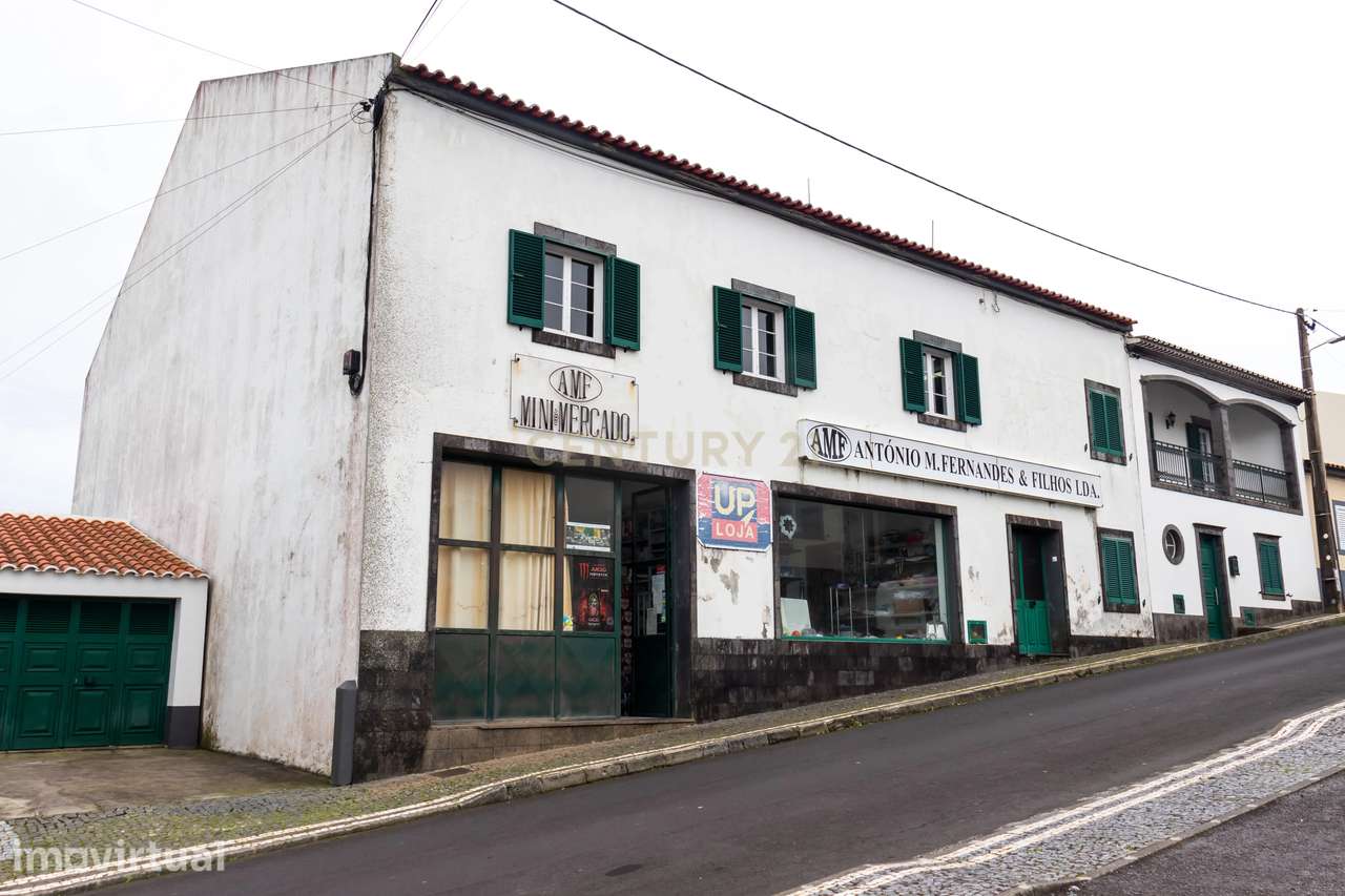 Imóvel de 3 Pisos com Potencial para Turismo ou Negócio - Grande imagem: 2/18