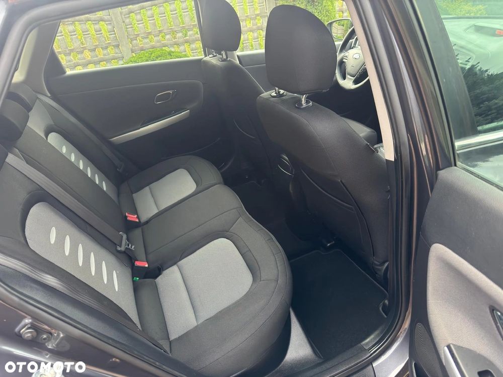 Kia Ceed - 16