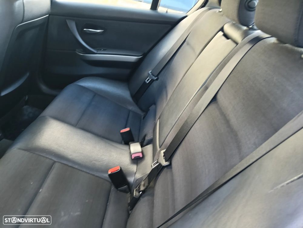 BMW 320 d Sport - 10