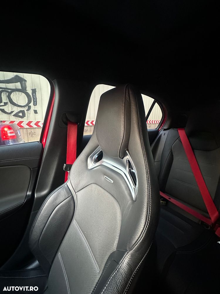 Mercedes-Benz A AMG 35 4MATIC+ Sedan Aut. - 31