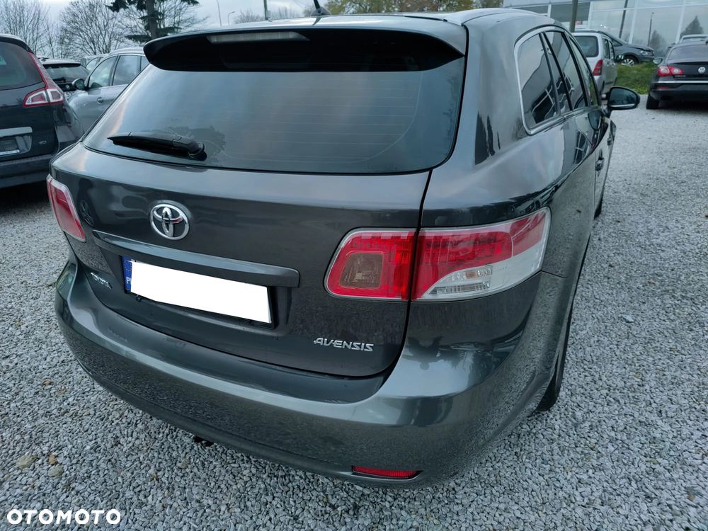 Toyota Avensis - 16