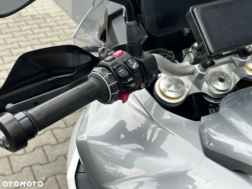 BMW F - 25