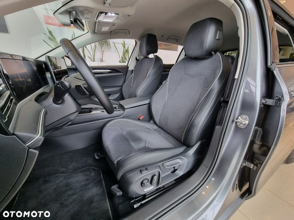 Volkswagen Passat - 12