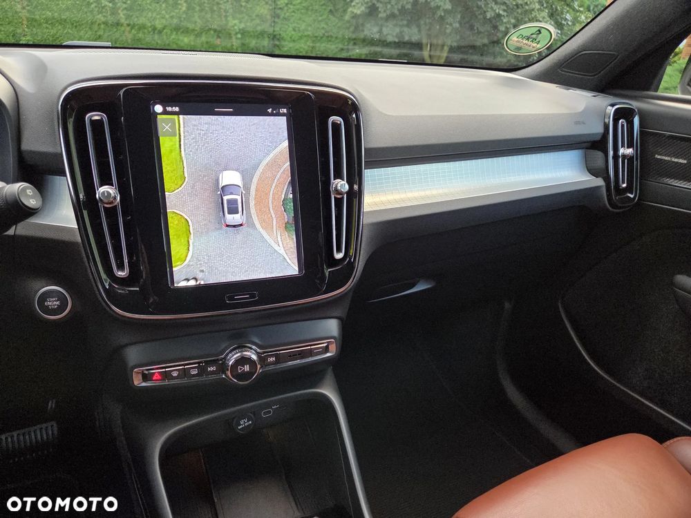 Volvo XC 40 B3 B DKG Plus Black Edition - 34