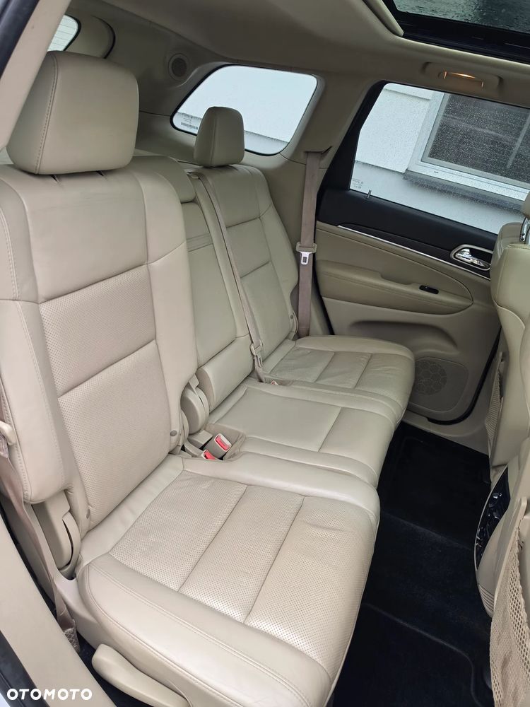 Jeep Grand Cherokee - 32