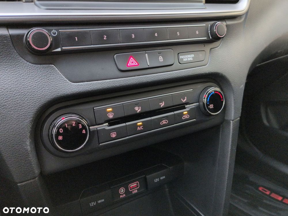 Kia Ceed - 12