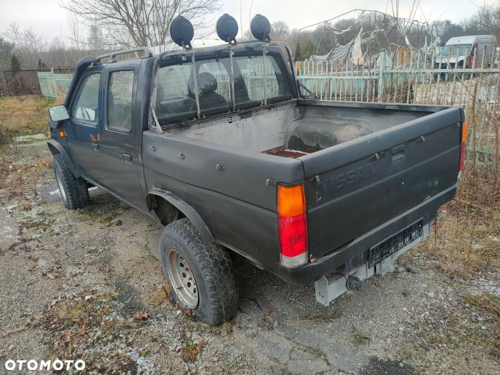Nissan Pickup - 9