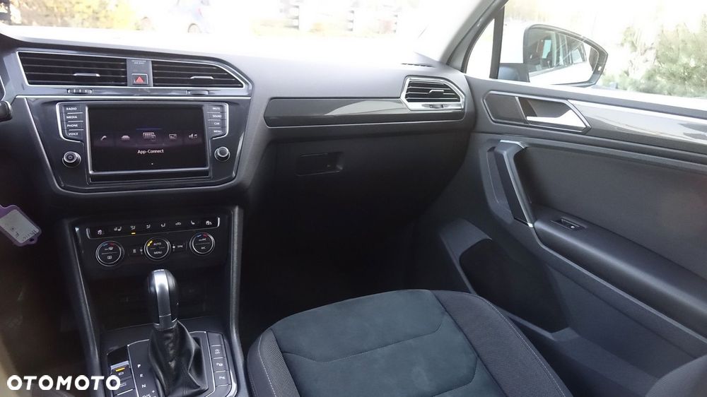 Volkswagen Tiguan - 32