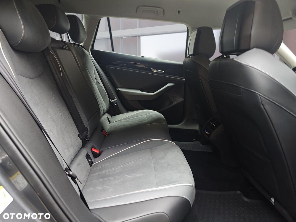 Volkswagen Passat - 12