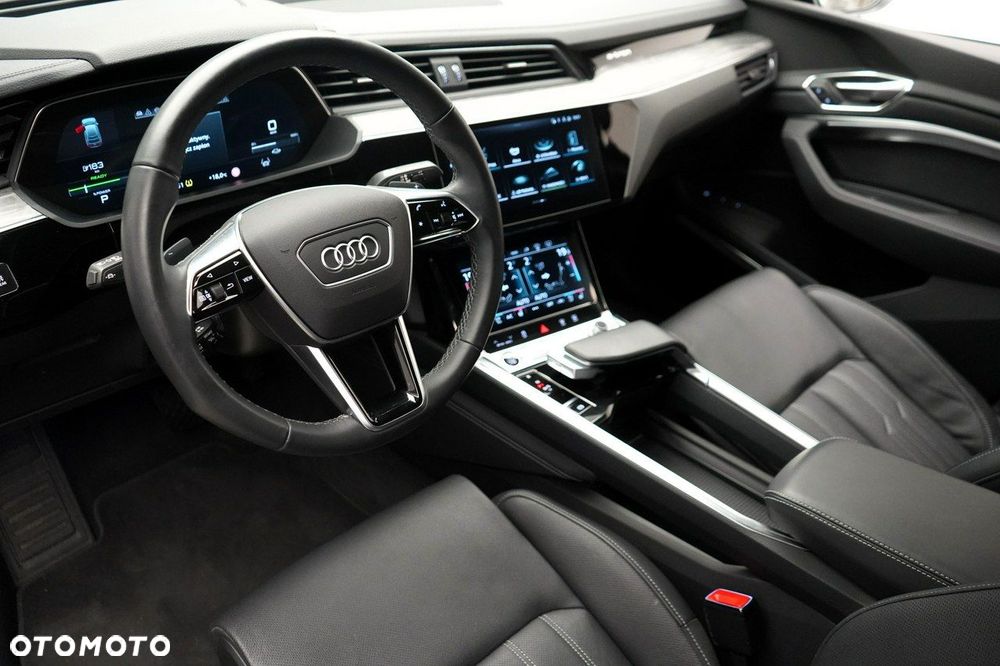 Audi Q8 Sportback e-tron - 34