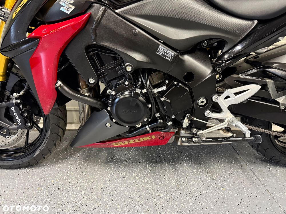 Suzuki GSX - 15