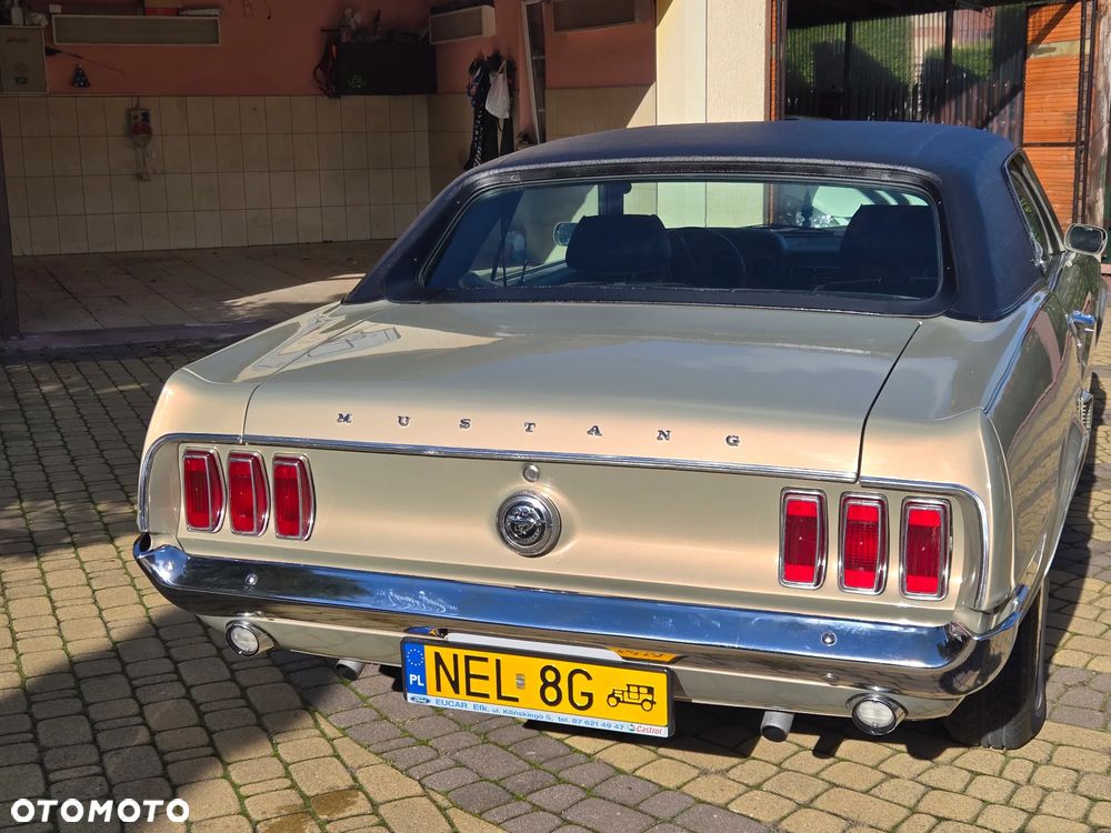 Ford Mustang - 4