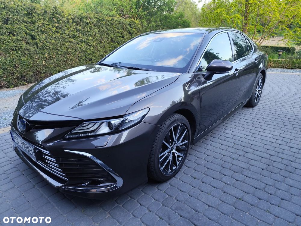 Toyota Camry Luxury - 1