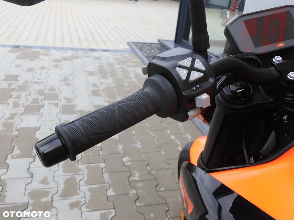 KTM DUKE 890 - 35