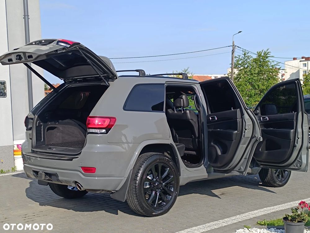 Jeep Grand Cherokee - 1