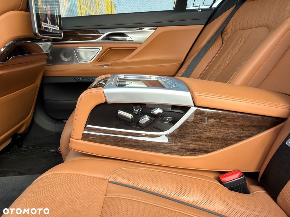 BMW Seria 7 - 27
