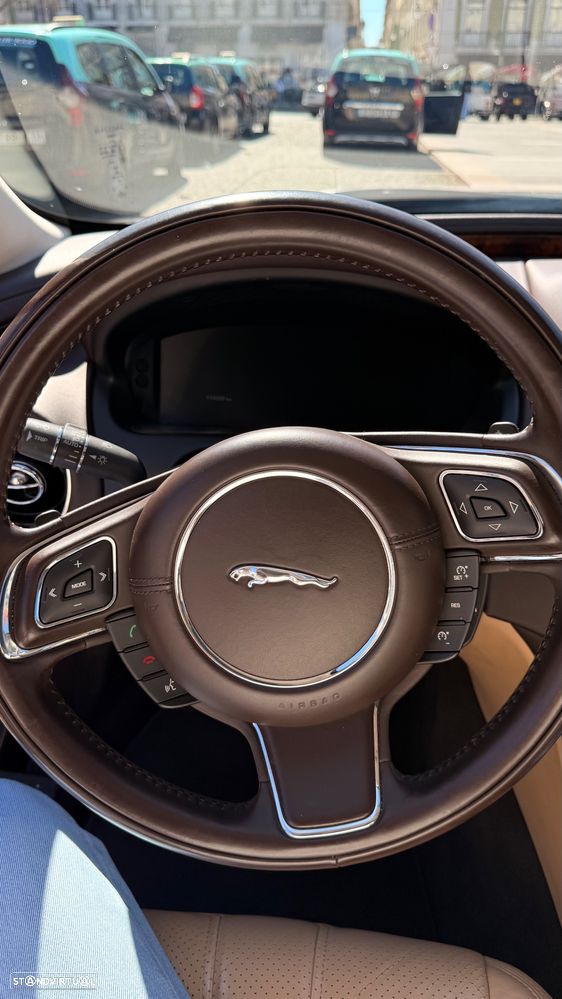 Jaguar XJ 3.0 D V6 LWB Premium Luxury - 14