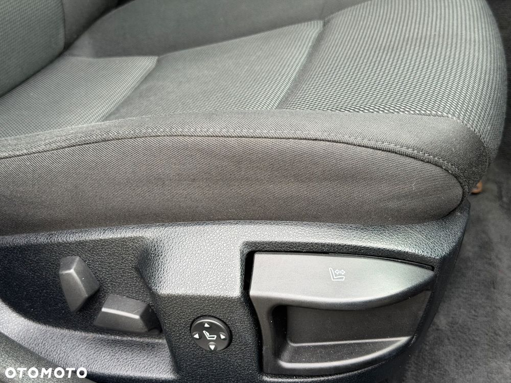BMW Seria 5 523i - 29