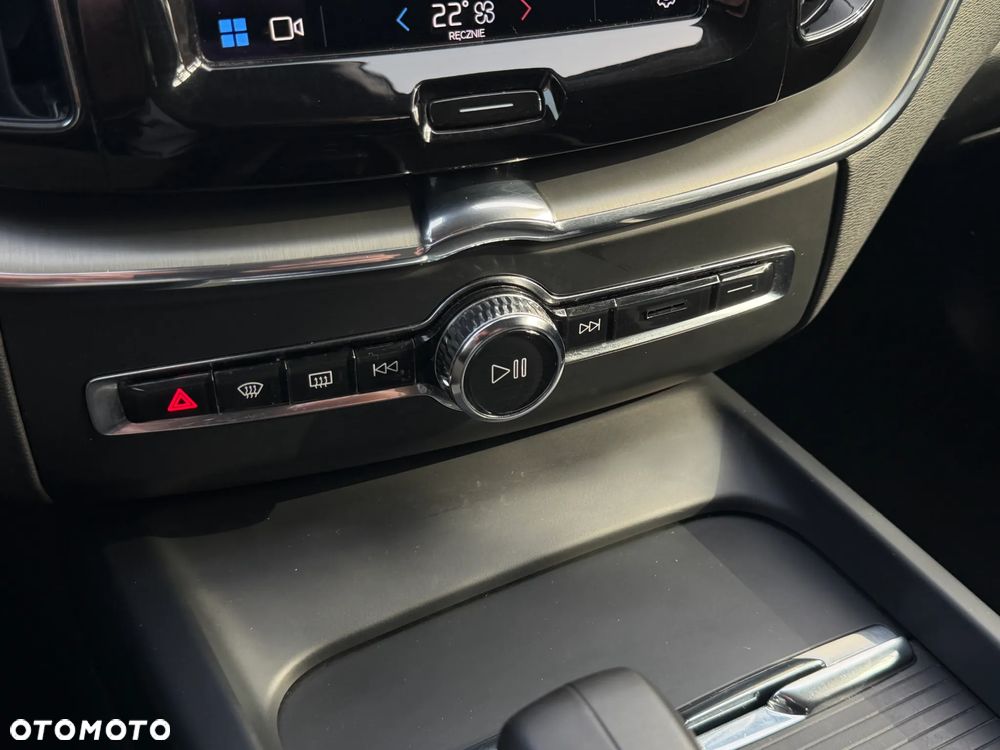 Volvo XC 60 B4 B Momentum Pro - 20