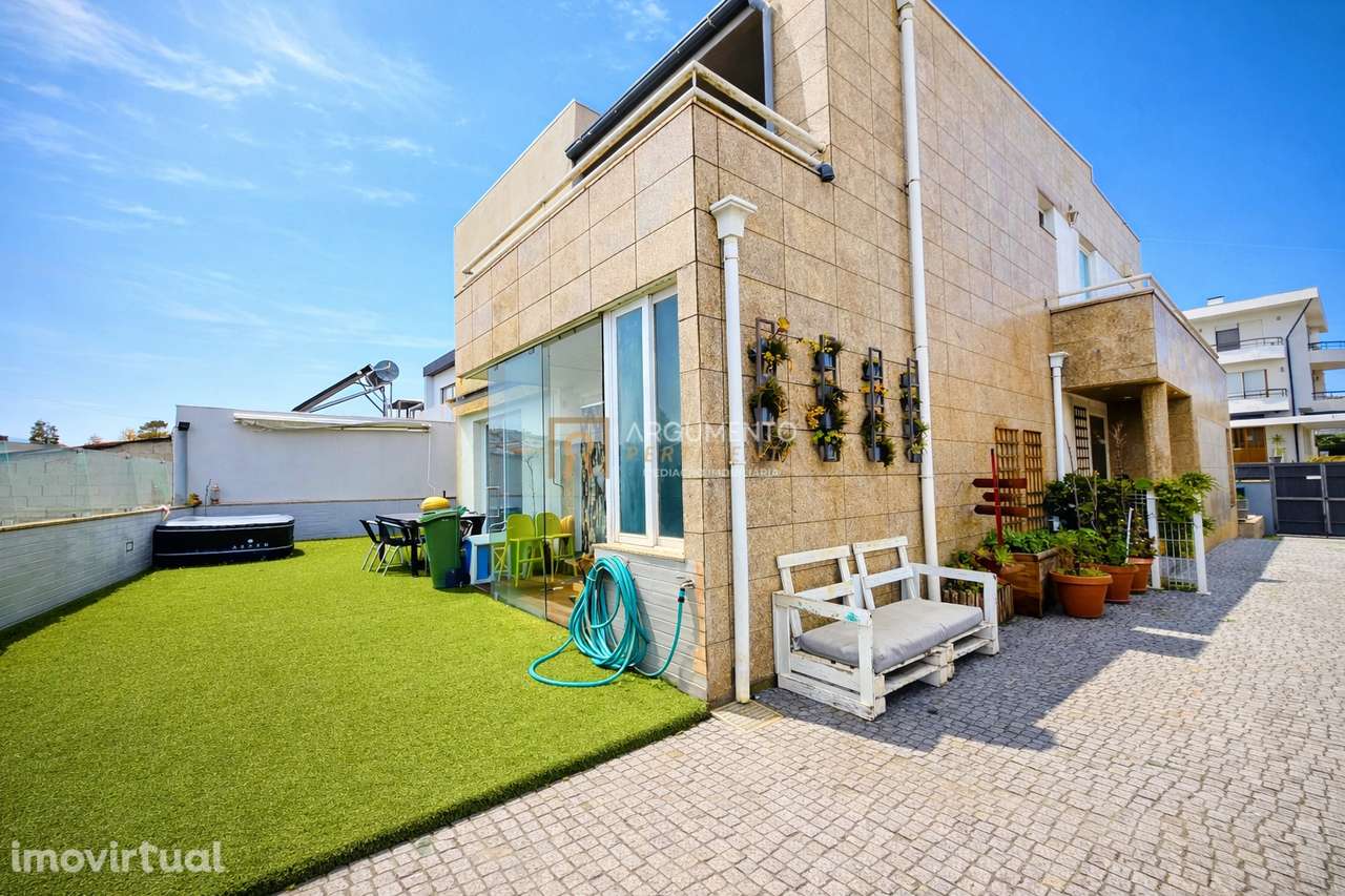 Moradia T4 4 frentes, 3 Suítes – Espaço, Conforto e Funcionalidade na - Grande imagem: 2/47